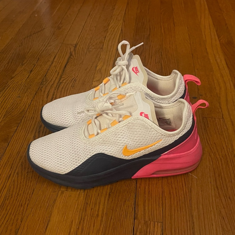 Women’s Nike Air Max Motion 2